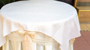 10 fatos históricos - toalhas de mesa foram criadas para servirem de guardanapo comunitário